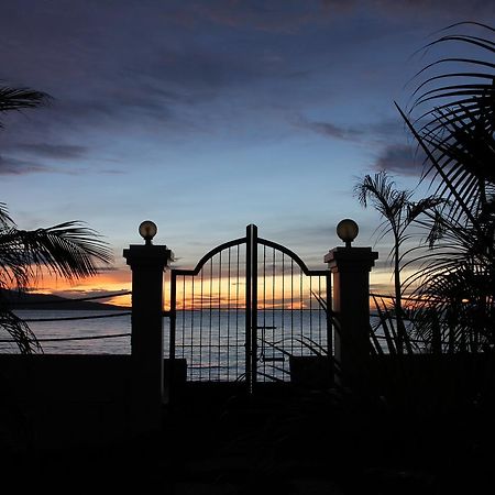 The Wilsons' Shangrila Bed & Breakfast Dumaguete City Exterior photo