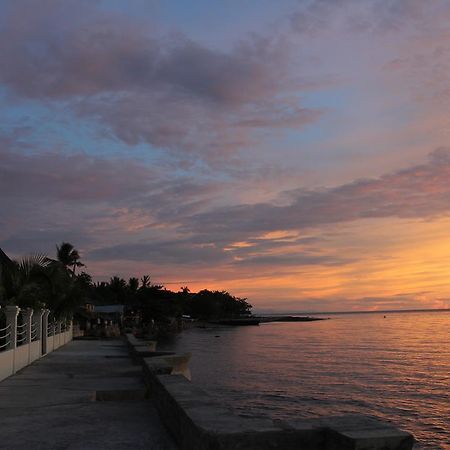 The Wilsons' Shangrila Bed & Breakfast Dumaguete City Exterior photo